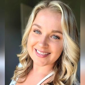 Meet your Posher, Rebecca